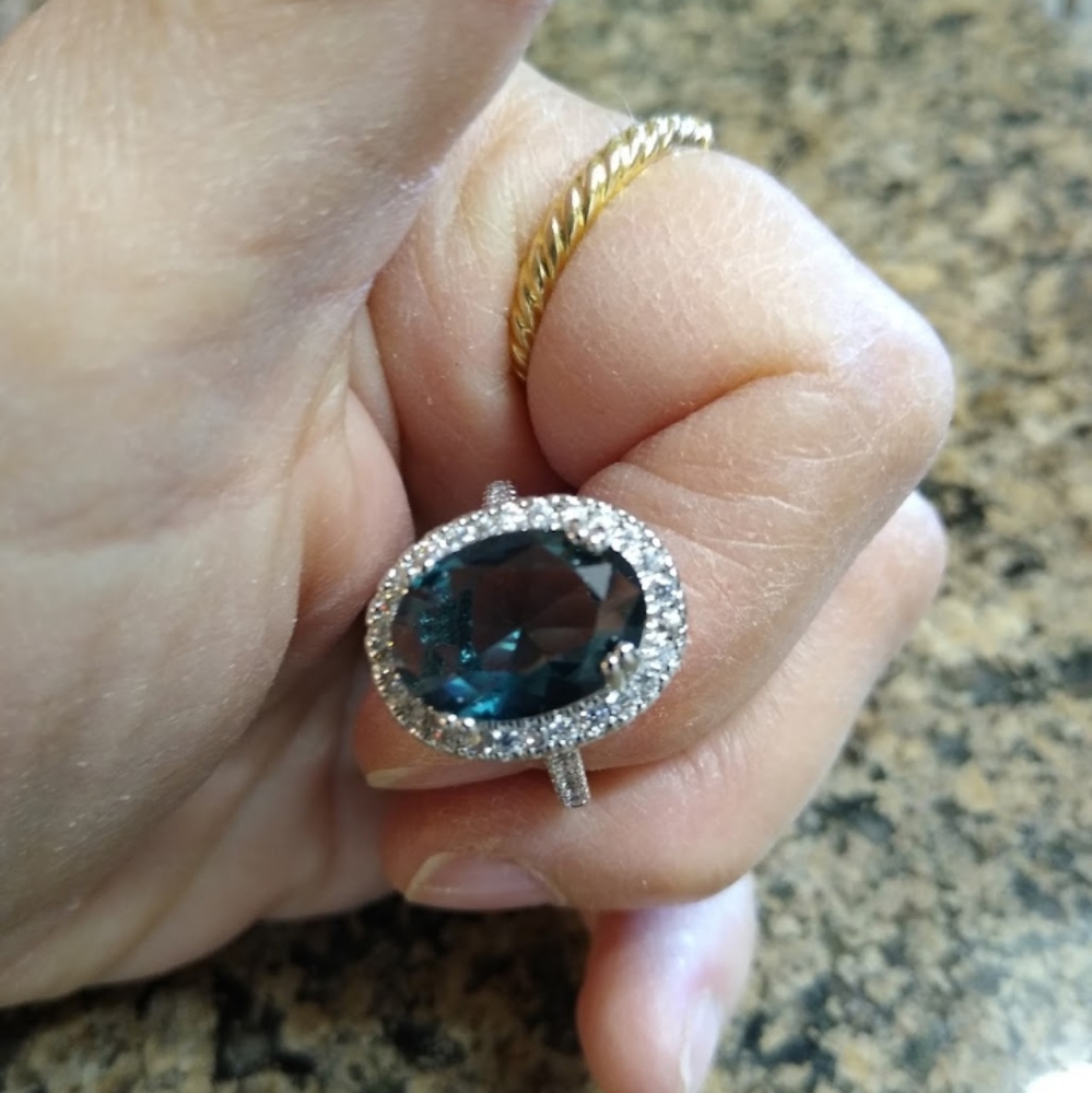 NWT GORGEOUS LONDON BLUE TOPAZ RING
